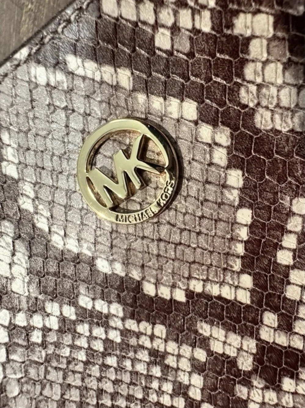 Michael Kors NWT Brown
Python Embossed Leather Zip
Clutch - Picture 3 of 4
